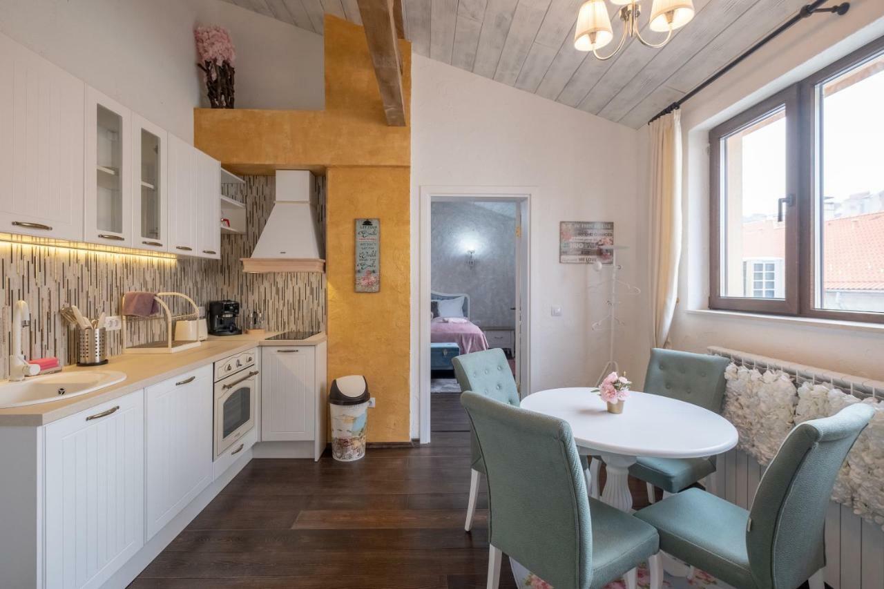 1-Bedroom Designer Apartment On Hristo Belchev Str Sófia Exterior foto